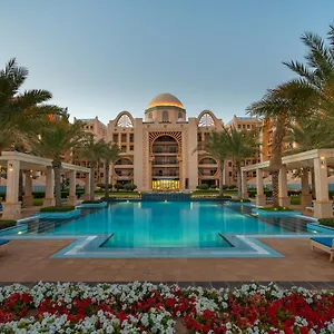 Globalstay At Palm Jumeirah Beachfront Paradise With Pool And Gym شقة